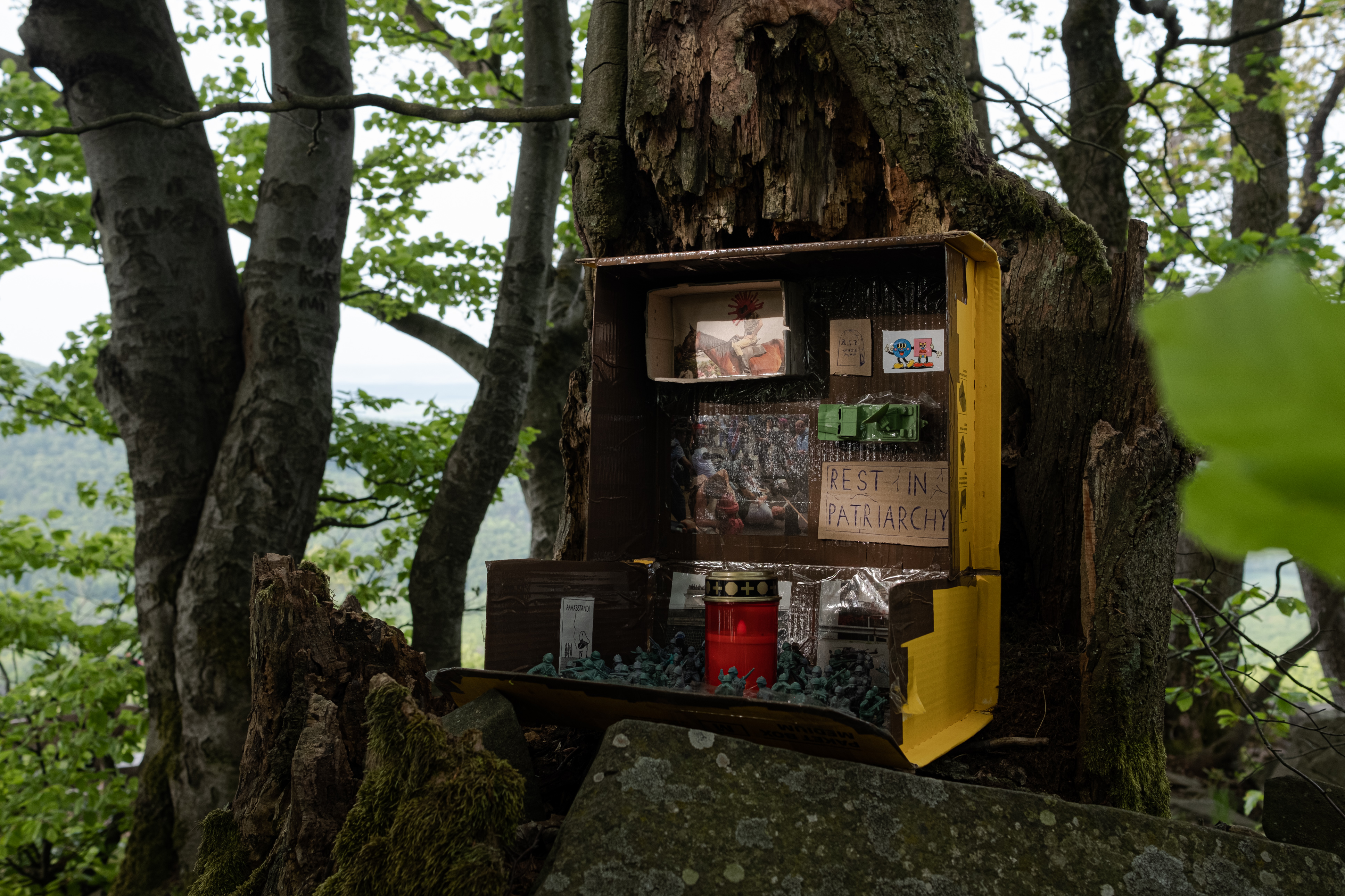 2020 05 Burial Of The White Man For Erik Niedling, Thuringia — Cyril Hübscher — Jeronim Horvat